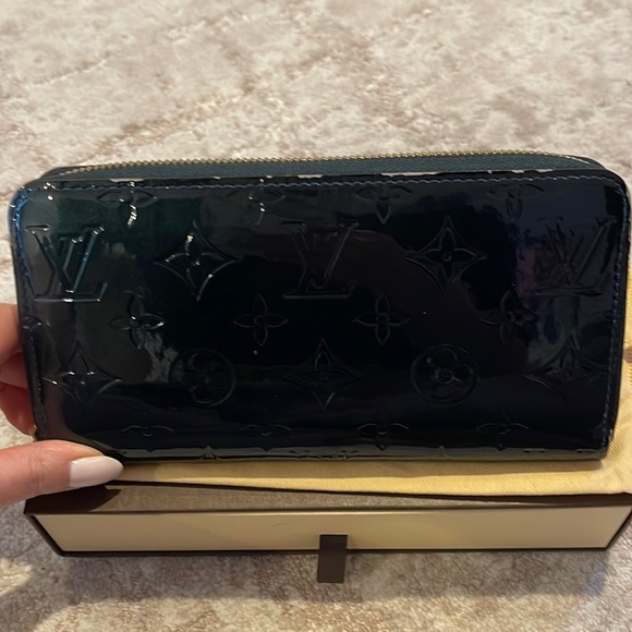 LOUIS VUITTON VERNIS ZIPPY WALLET - Picture 10 of 11
